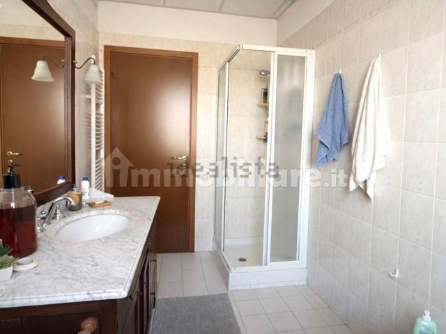 Capannone in vendita di 242 m² in Via Cartiera