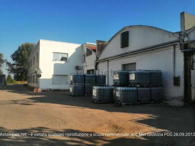 Capannone in vendita di 2431 m² in Via Granarolo, 231