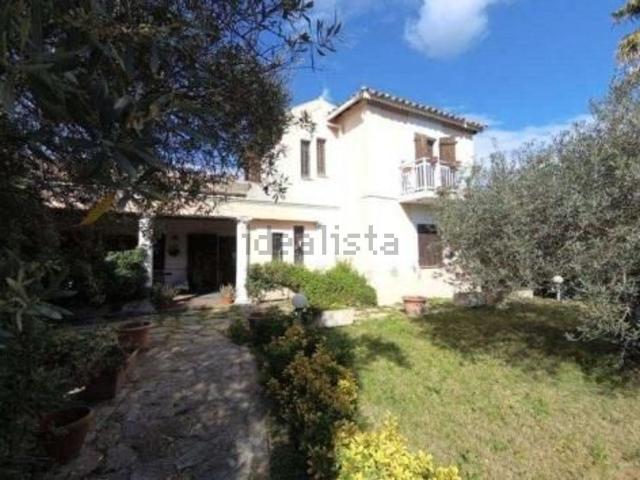 Capannone in vendita di 244 m² in Strada Statale 195 Sulcitana