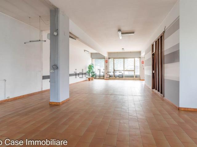 Capannone in vendita di 245 m² in Via Torino, 489