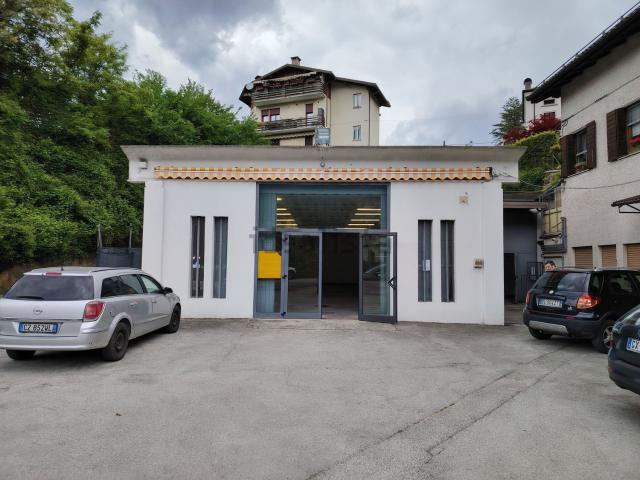 Capannone in vendita di 245 m² in Via Trevigiana, 17