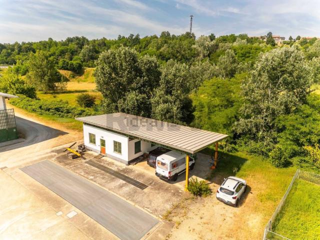 Capannone in vendita di 2500 m²