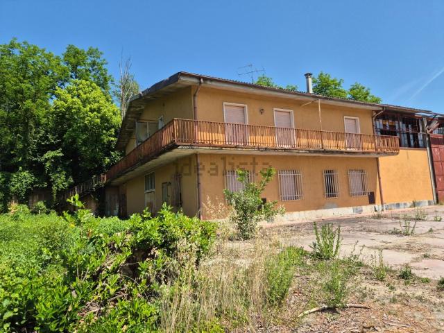 Capannone in vendita di 2500 m² in Via Monale