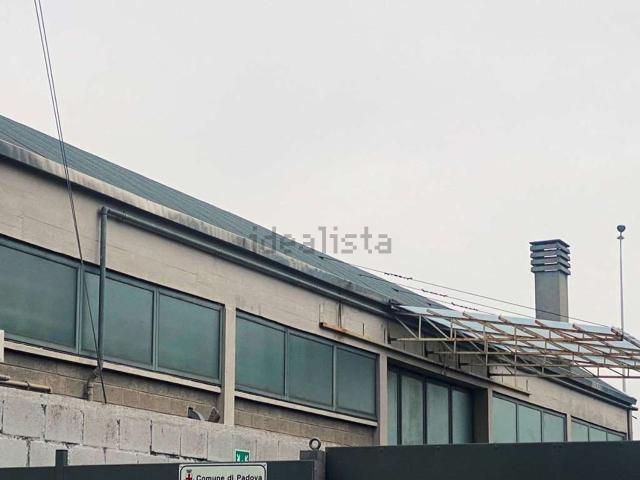 Capannone in vendita di 2500 m² in Via Navigazione, 3