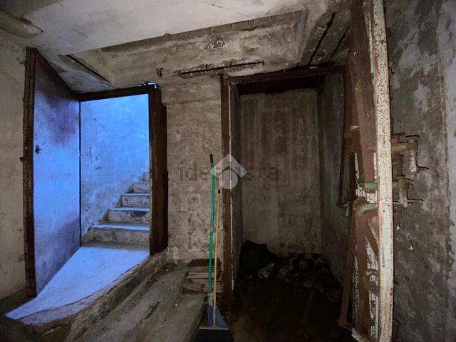 Capannone in vendita di 250 m² in Traversa I Cassano, 10