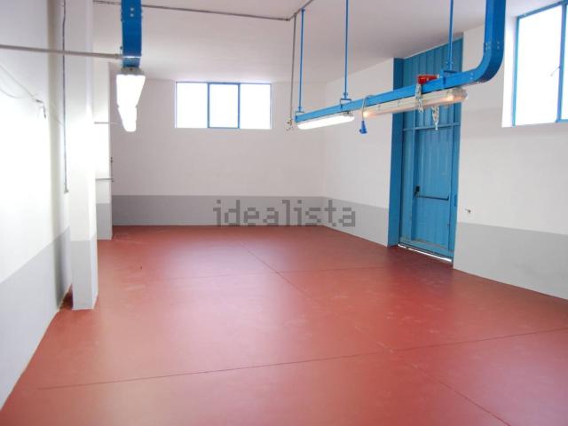 Capannone in vendita di 250 m² in Via Agli Avelli