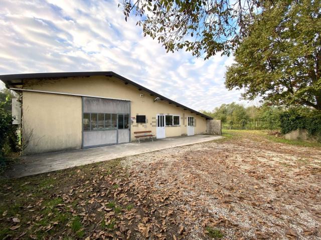 Capannone in vendita di 280 m² in Via Ponte Romano, 15
