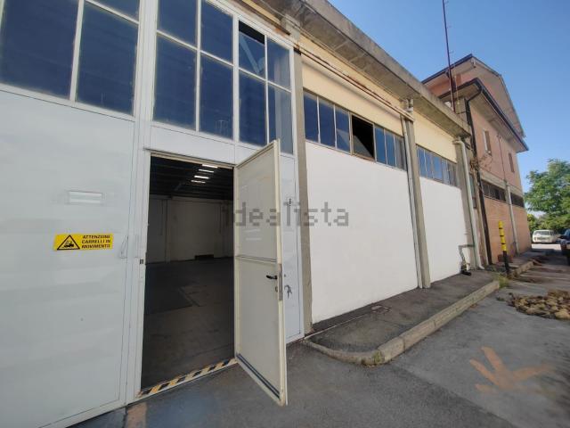 Capannone in vendita di 250 m² in Via Genova