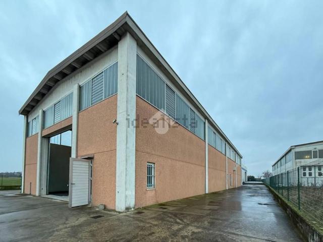Capannone in vendita di 250 m² in Via dell&apos industria