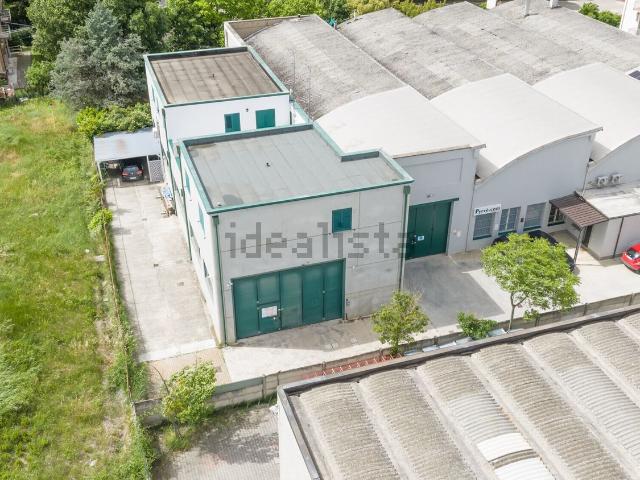 Capannone in vendita di 250 m² in Via di Mezzo, 35