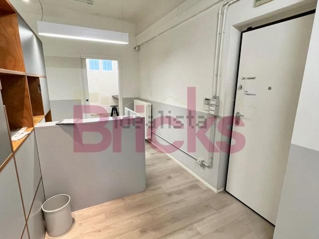 Capannone in vendita di 250 m² in Via Francesco d&apos Ovidio, 3
