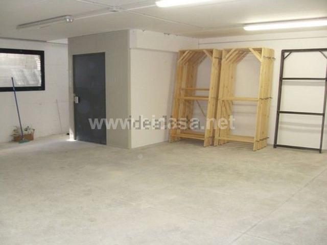 Capannone in vendita di 250 m² in Via Lombardia