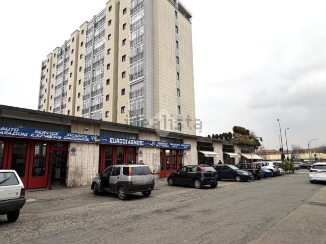 Capannone in vendita di 230 m² in Via Luigi Ambrosini, 2
