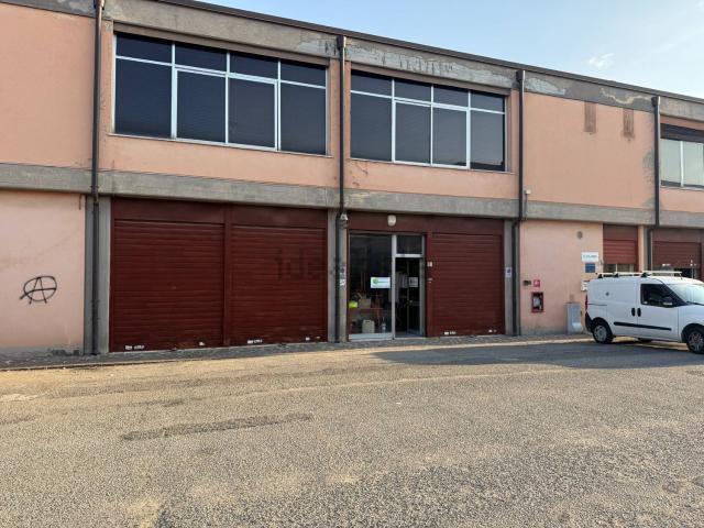 Capannone in vendita di 250 m² in Via Maria Regina Pedena Sud, 7