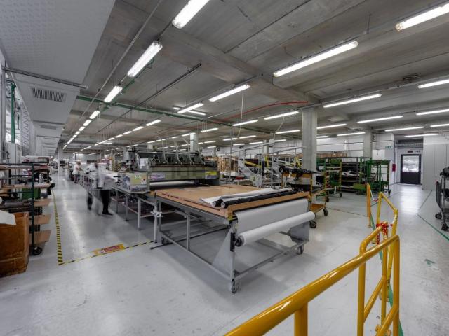 Capannone in vendita di 2500 m² in Via Niccolò Paganini, 3