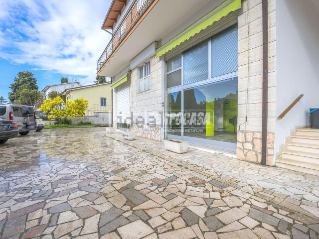 Capannone in vendita di 250 m² in Via Silvio Pellico