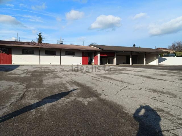 Capannone in vendita di 250 m² in Via Statale