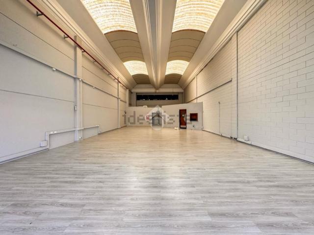 Capannone in vendita di 250 m² in Via Vittime del Razzismo, 14