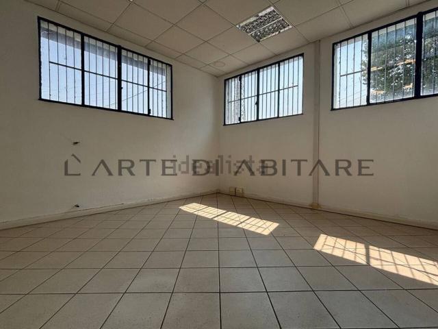 Capannone in vendita di 251 m² in Via Corsica, 47
