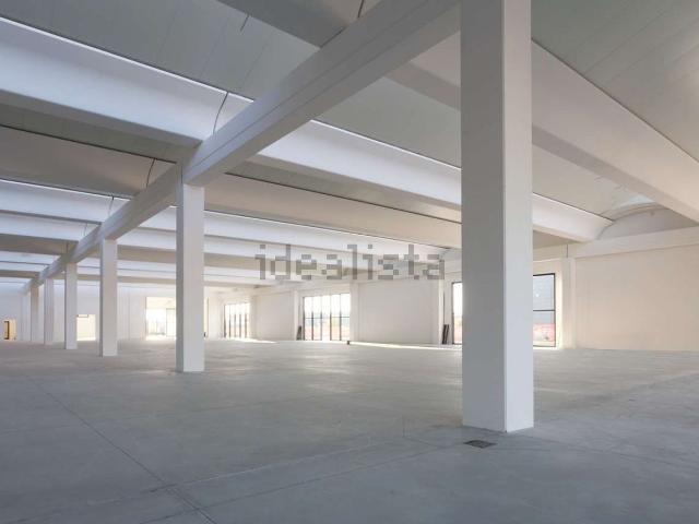 Capannone in vendita di 2535 m²
