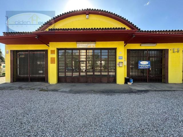 Capannone in vendita di 253 m² in Via Prov. Circonvallazione, 9