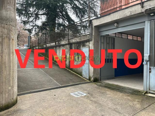 Capannone in vendita di 255 m² in Via G.Verga, 16