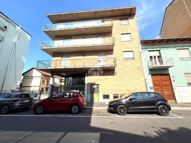 Capannone in vendita di 255 m² in Via Gubbio, 101