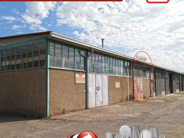 Capannone in vendita di 255 m² in Via Don Milani