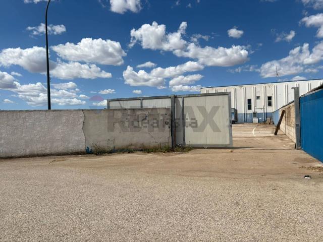 Capannone in vendita di 2564 m² in Strada Provinciale 86