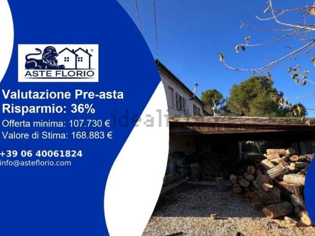 Capannone in vendita di 2593 m² in Strada Lunga, 7
