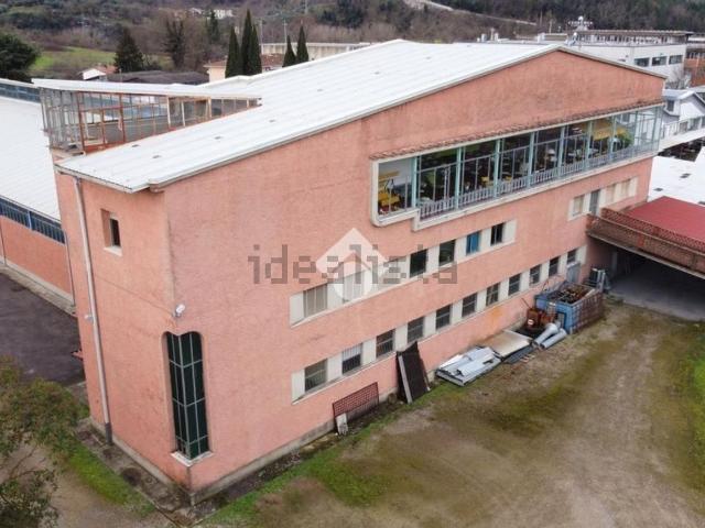 Capannone in vendita di 2600 m²