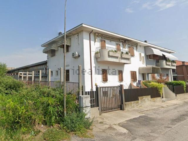 Capannone in vendita di 2600 m² in Via Giorgio La Pira, 10
