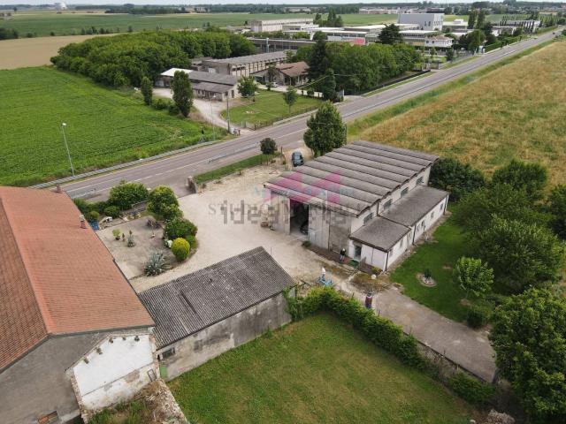 Capannone in vendita di 260 m² in Via Calto