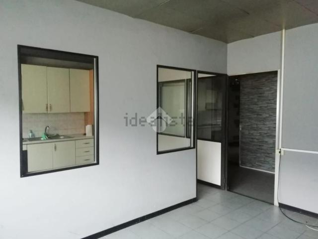 Capannone in vendita di 260 m² in Via Giuseppe di Vittorio, 41