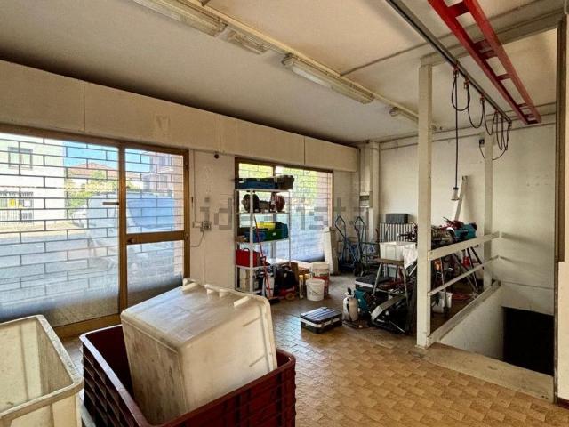 Capannone in vendita di 260 m² in Via Girolamo Tiraboschi, 42