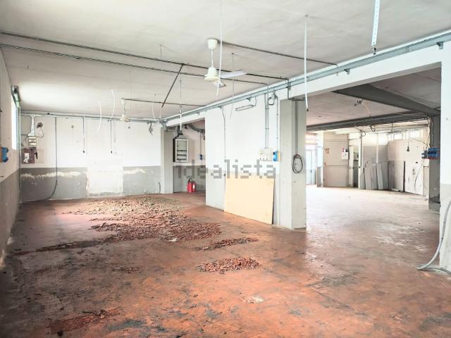 Capannone in vendita di 260 m² in Via dei Confini