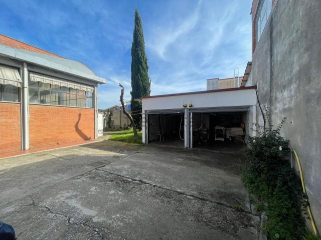 Capannone in vendita di 260 m² in Via Niccolò Paganini