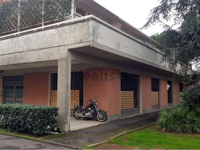 Capannone in vendita di 260 m² in Via Provinciale, 20