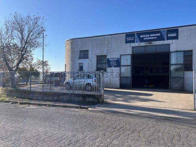 Capannone in vendita di 260 m² in Viale 5 Giugno