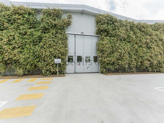 Capannone in vendita di 2620 m² in Via del Lavoro, 42