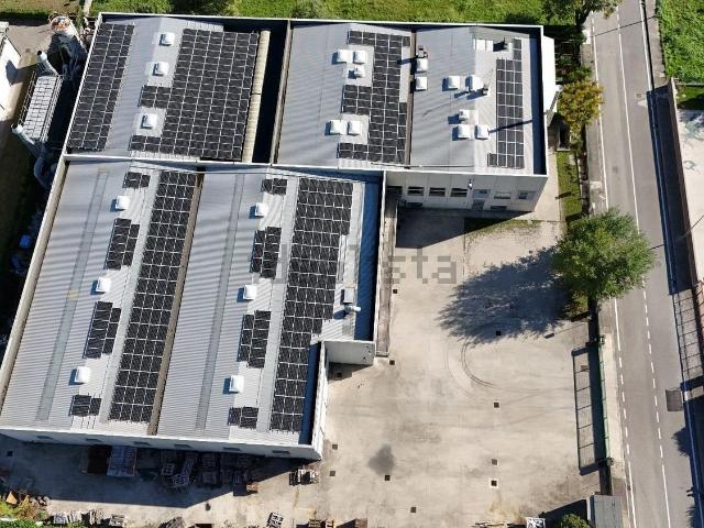 Capannone in vendita di 2621 m²