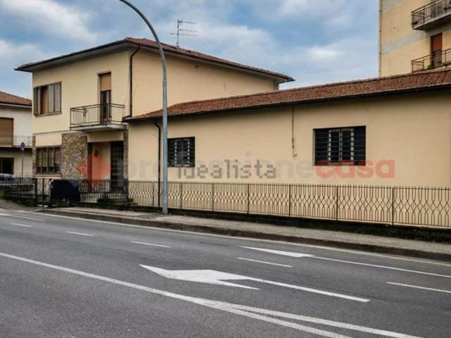 Capannone in vendita di 262 m² in Via dei Confini