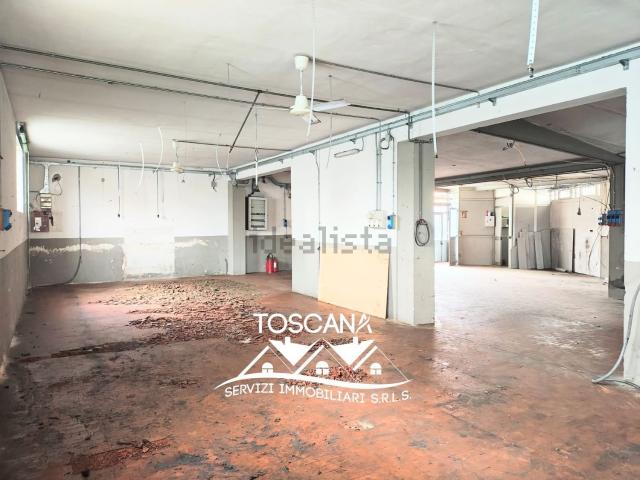 Capannone in vendita di 263 m² in Via dei Confini, 80