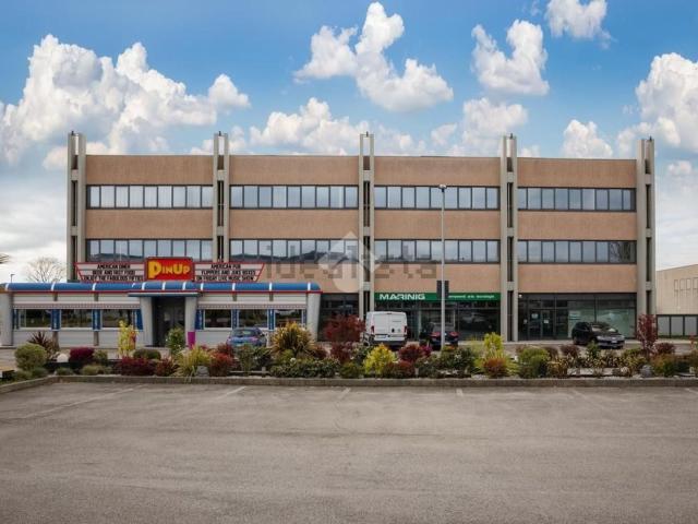 Capannone in vendita di 263 m² in Via Sile, 6