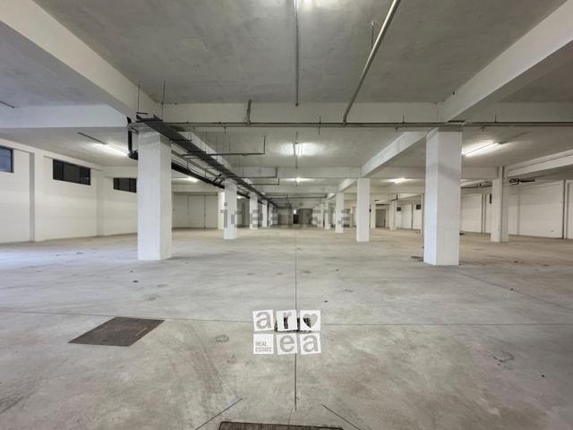 Capannone in vendita di 2640 m² in Via Francesco Aquilanti