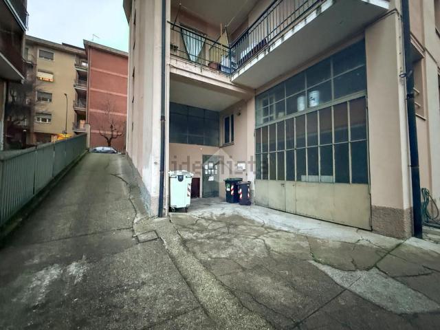 Capannone in vendita di 265 m² in Via Giuseppina, 15