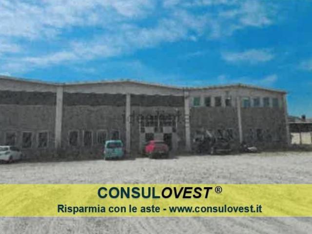Capannone in vendita di 2669 m² in Via Verbano, 154