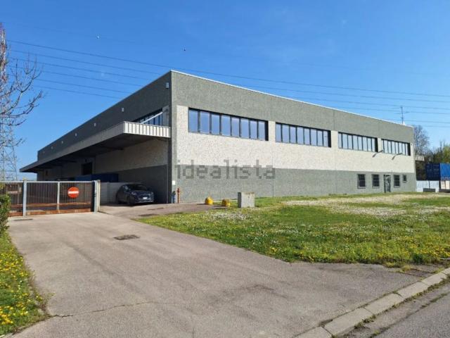 Capannone in vendita di 2707 m² in Via G. Bacci, 46