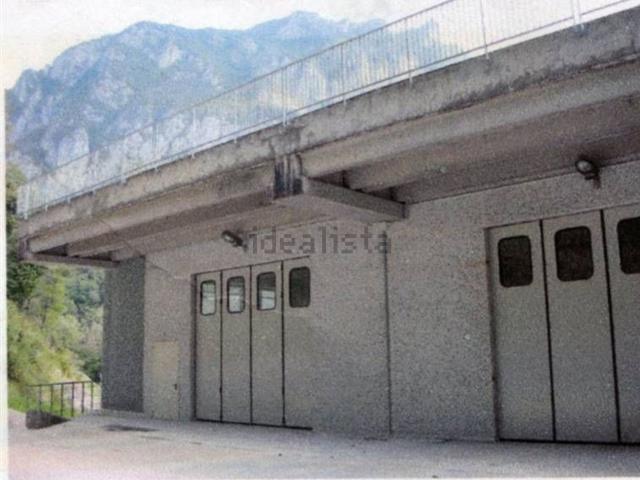 Capannone in vendita di 2700 m²