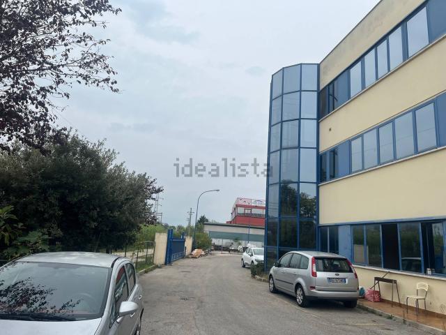 Capannone in vendita di 2700 m² in Via Po